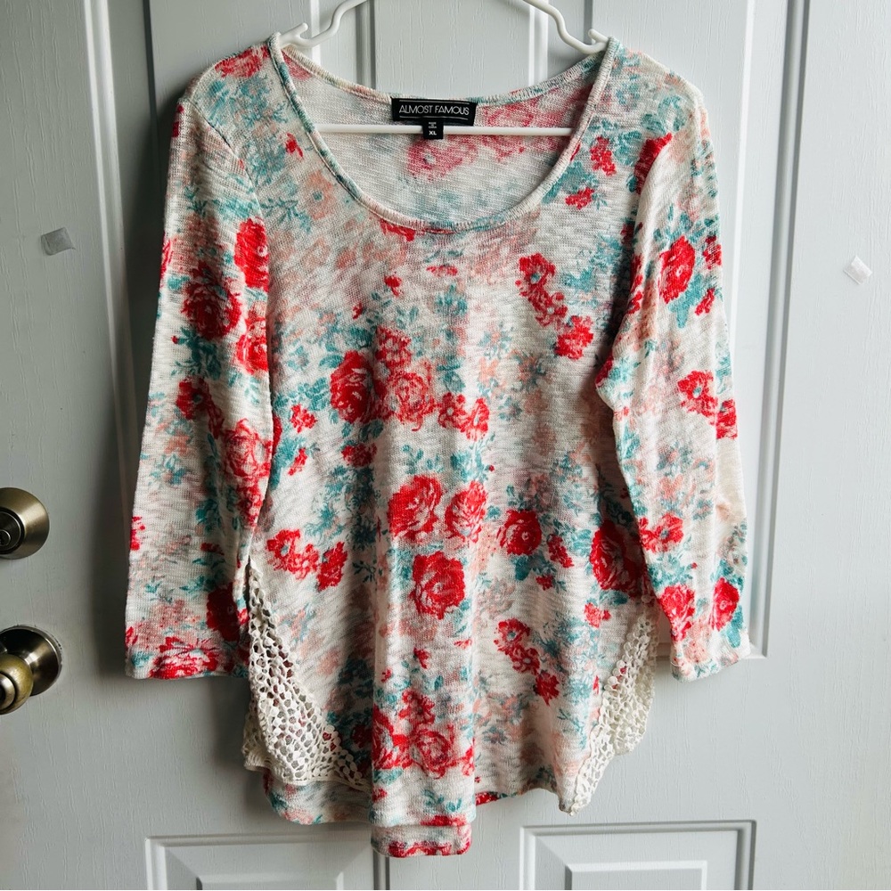 Almost Famous Women’s Lightweight Pullover Sweater Size XL Boho Summer Floral